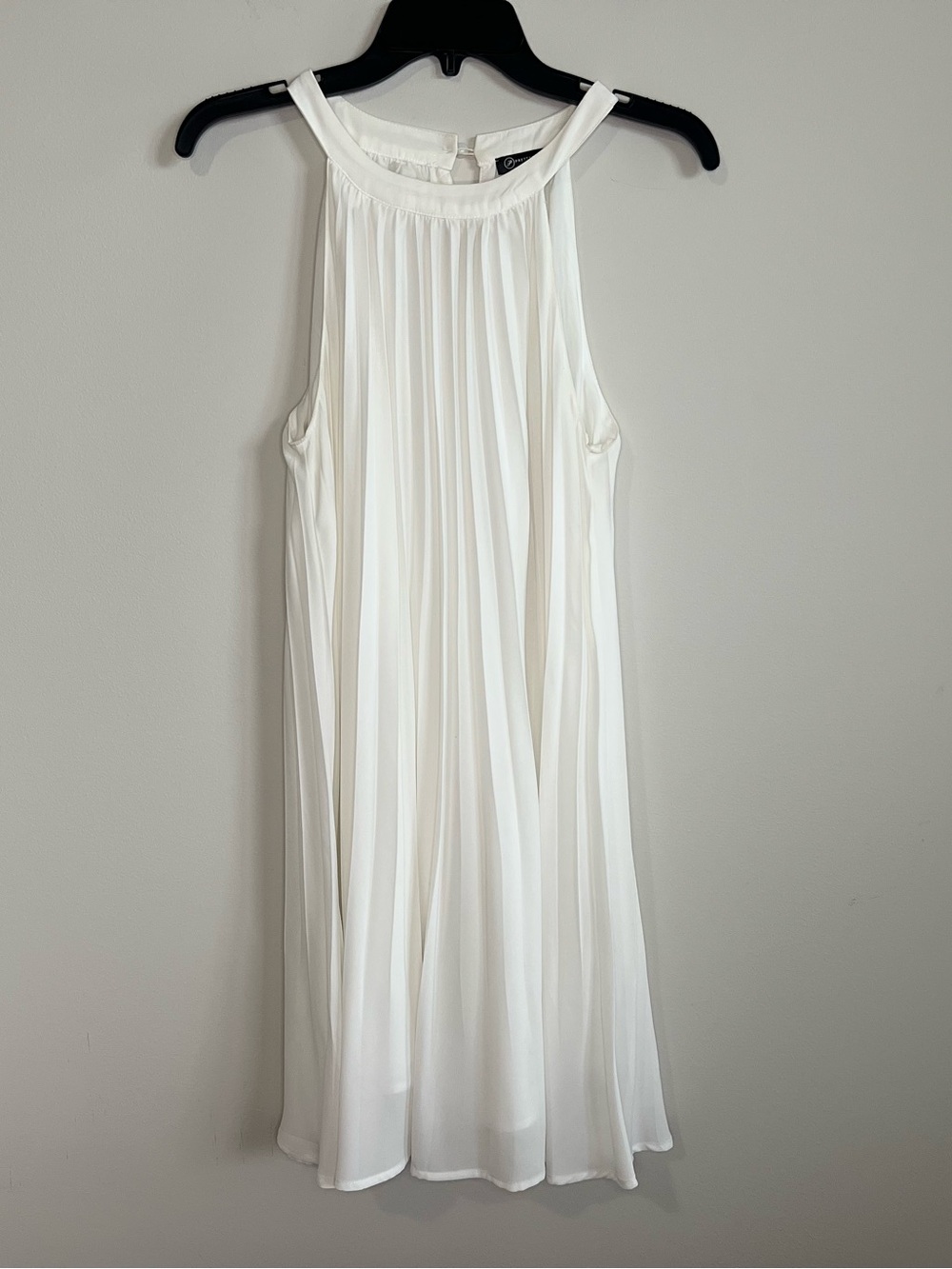White Sleeveless Pleated Halter Dress